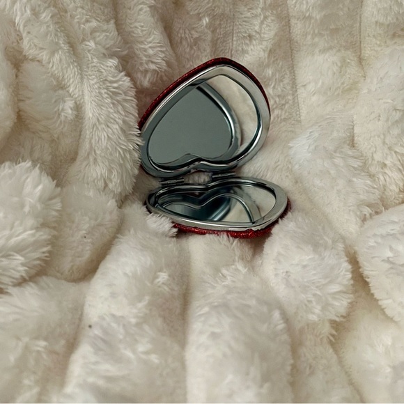 NEW Coach Wine Multi Glitter Heart Shaped Dual Sided Compact Mirror - Picture 14 of 16